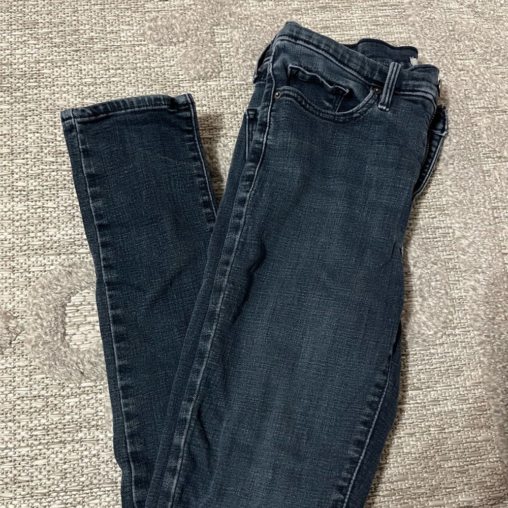 EUC Levis skinny jeans